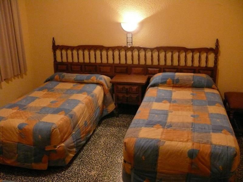 Hostal Rodes Мекиненса Экстерьер фото